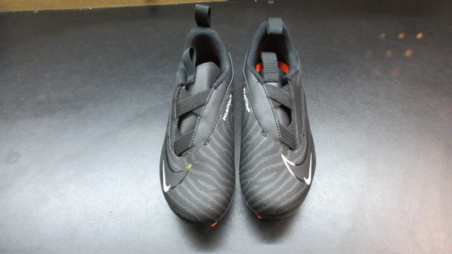 Load image into Gallery viewer, Used Nike Phantom Soccer Cleats - Size Youth 2.5
