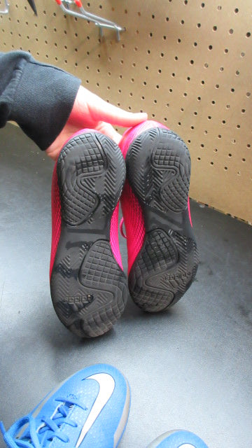 Load image into Gallery viewer, Used Adidas Indoor Soccer Shoes - Size 2.5
