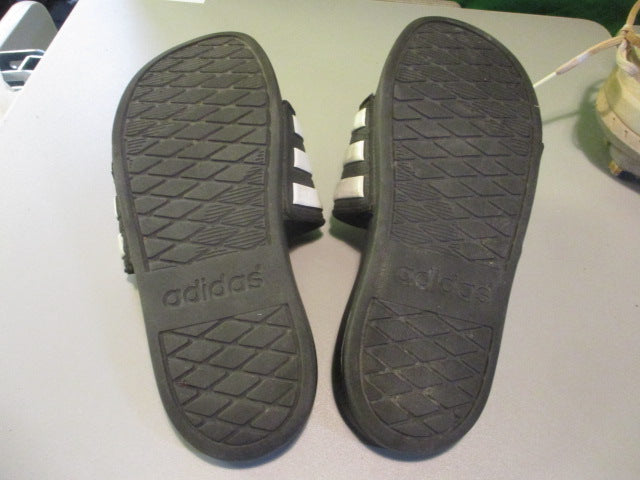 Load image into Gallery viewer, Used Adidas Slides Size 3
