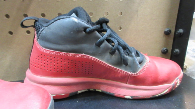 Load image into Gallery viewer, Used Under Armour Boys' Lockdown 4 GS Basketball Shoes - Size Youth 2.5
