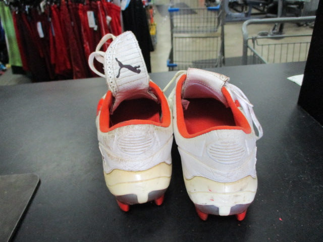 Load image into Gallery viewer, Used Puma Size 5 Soccer Cleats
