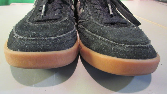 Load image into Gallery viewer, Used New Balance Girls Low Profile 5Y Shoes
