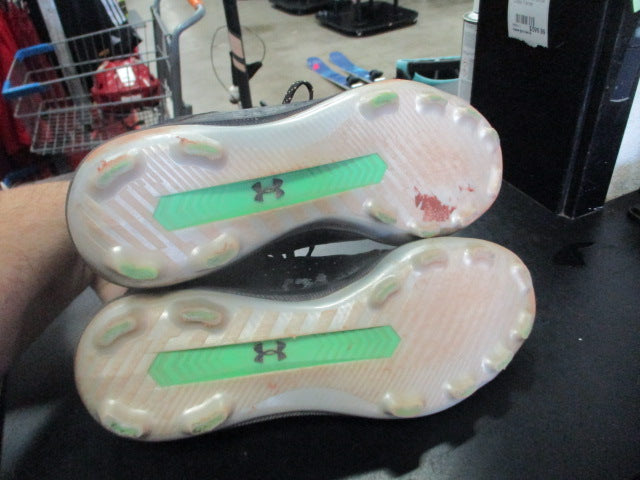 Load image into Gallery viewer, Under Armour Harper 8 Mid RM Size 5y Baseball Cleats

