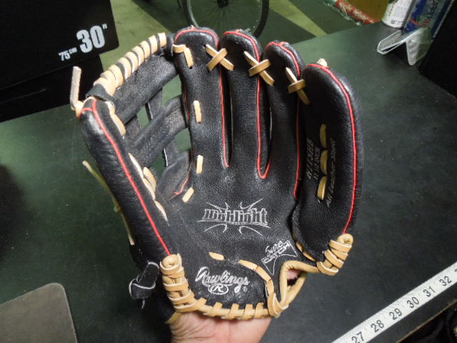 Load image into Gallery viewer, Used Rawlings Highlight Series H115HB 11.5" RHT Glove
