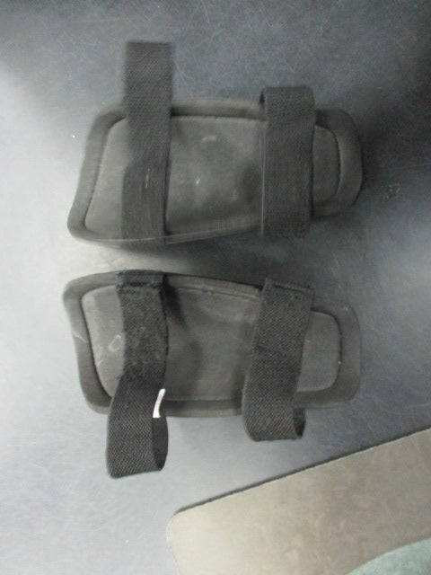 Load image into Gallery viewer, Used Soccer Shin Guards Size Small

