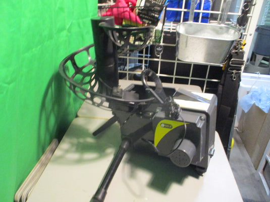 Used Sklz Catapult Soft Toss Pitching Machine