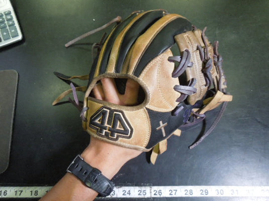 Used 44PRO Signiture Series Custom JP11 11.5" RHT Infield Glove