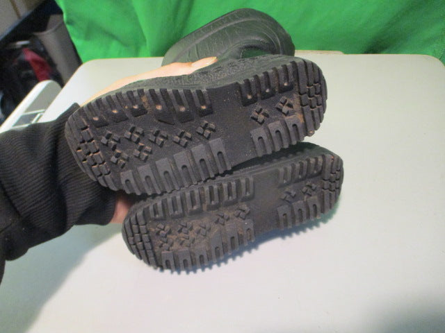 Load image into Gallery viewer, Used Khombu Toddler Size 5 Winter Boots
