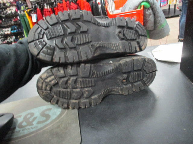 Load image into Gallery viewer, Used WFS Size 9 Snow Boots
