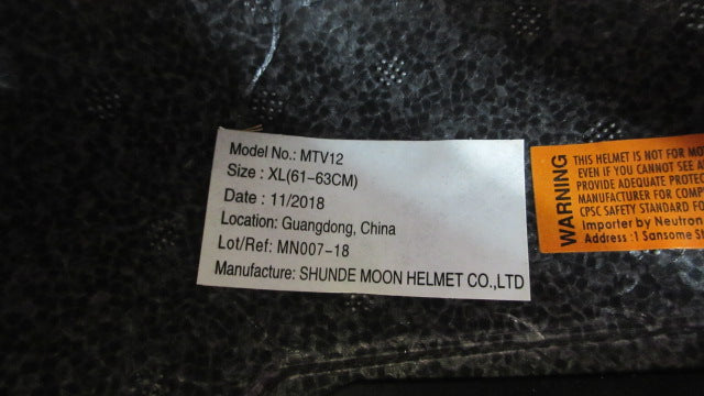 Load image into Gallery viewer, Used Lime Skating Helmet - Size XL
