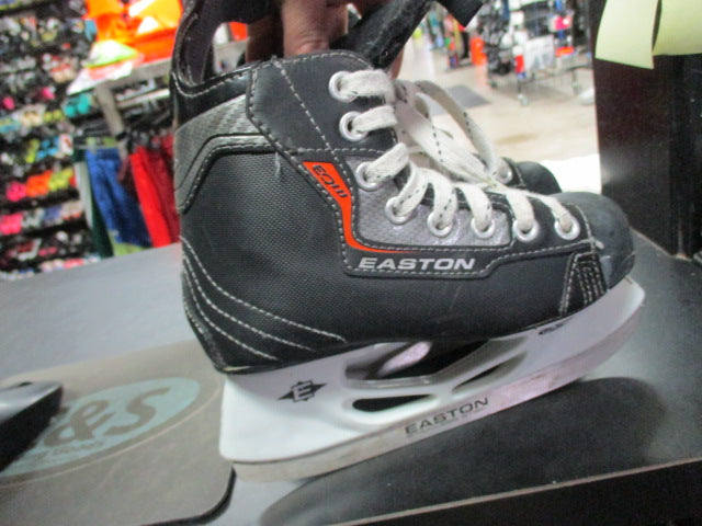 Load image into Gallery viewer, Used Easton Syngery EQ 1.0 Size 1.5 Hockey Skates
