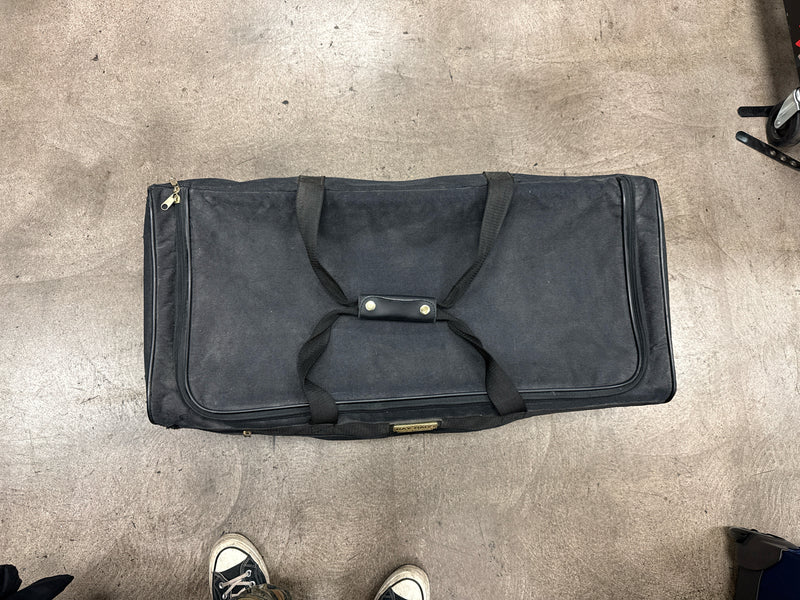 Load image into Gallery viewer, Used Bay Bags Travel Box Bag with inner Hard Skeleton
