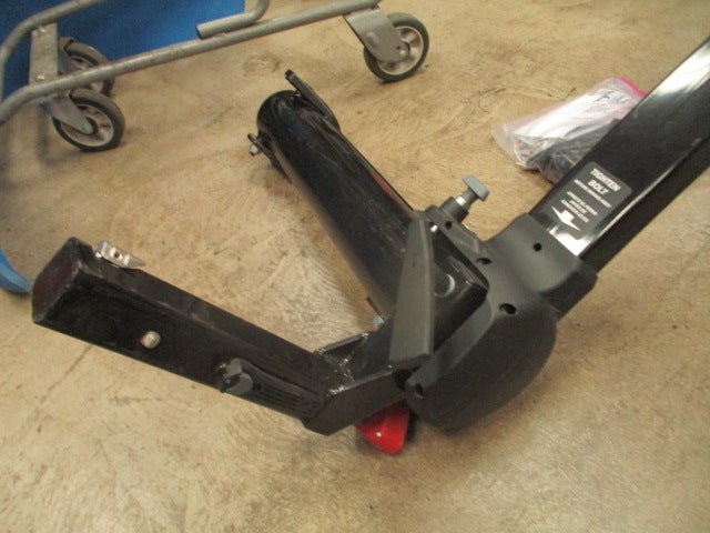 Load image into Gallery viewer, Used Yakima Fullswing 4 Bike Hitch Rack (Key And Straps Behind Counter)
