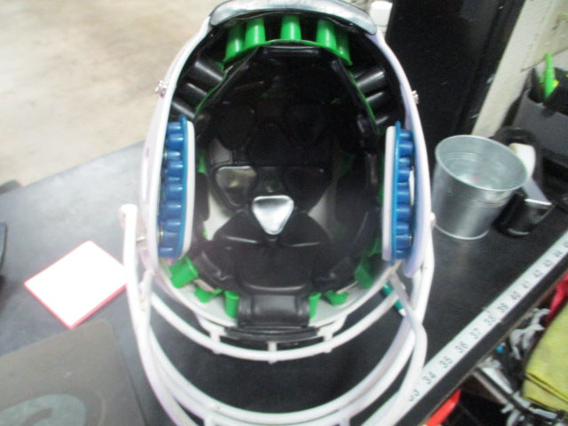 Load image into Gallery viewer, Used Schutt Vengeance A3 White Youth Medium Football Helmet
