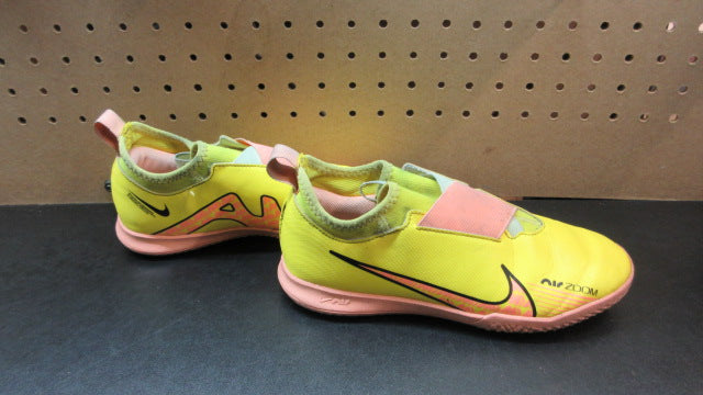 Load image into Gallery viewer, Used Nike Air Zoom Mercurial Indoor Soccer Shoes - Size Youth 4
