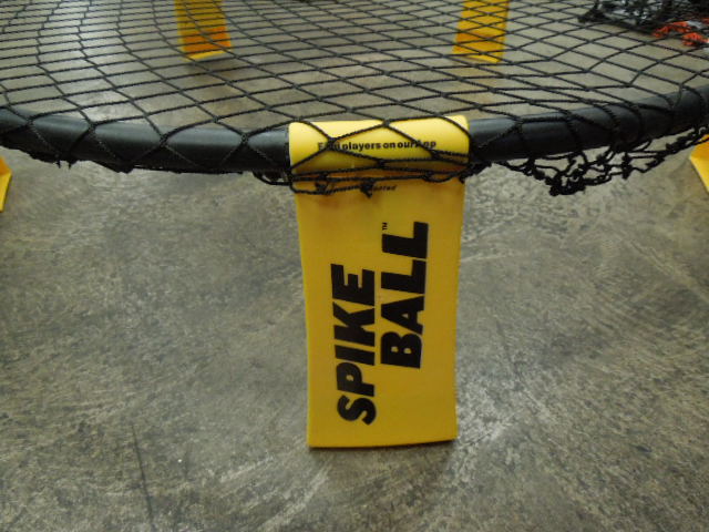 Load image into Gallery viewer, Used Spike Ball Yard Game Set of Two Spike Balls and Net
