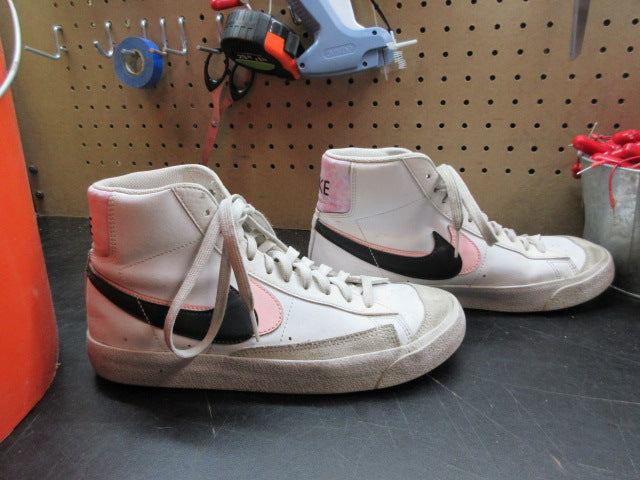 Load image into Gallery viewer, Used Nike Blazer Mid 77 Sneakers - Size Youth 6.5

