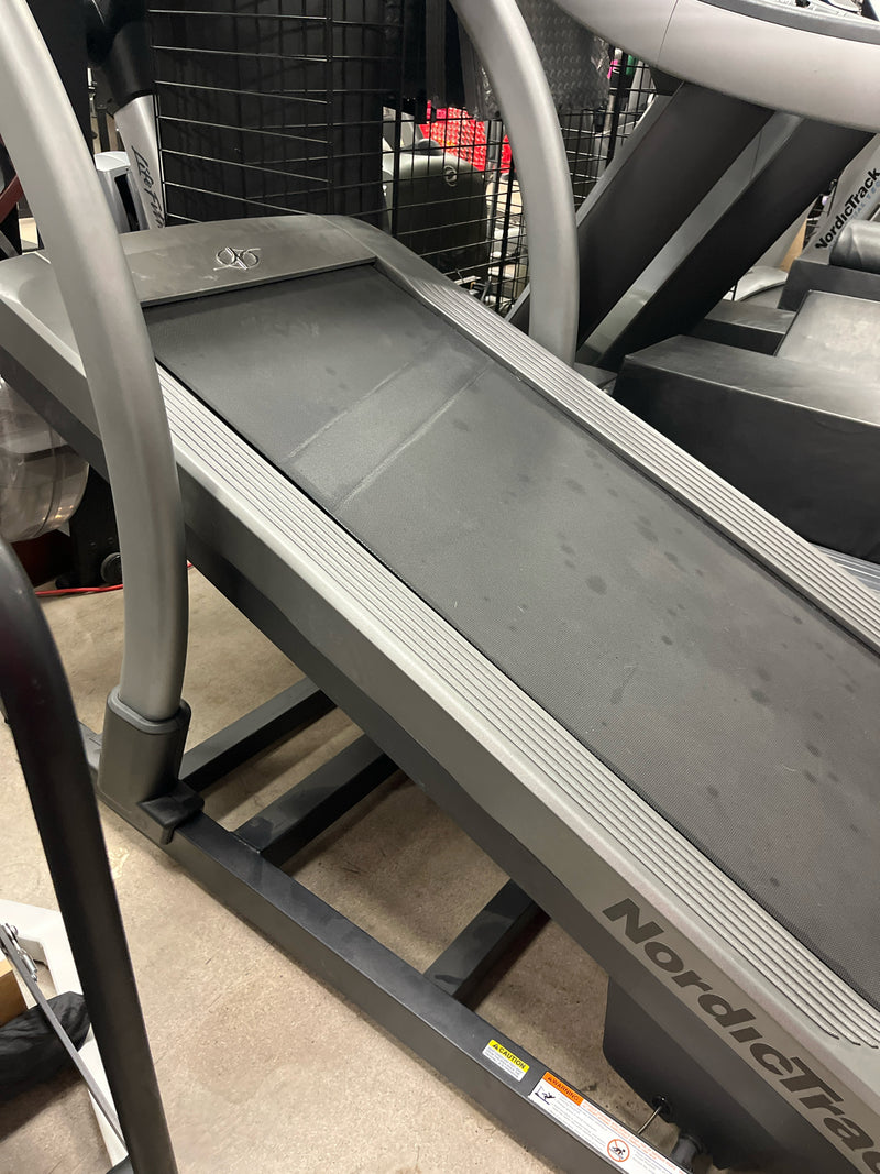 Load image into Gallery viewer, Used NordicTrack X22i Good Condition
