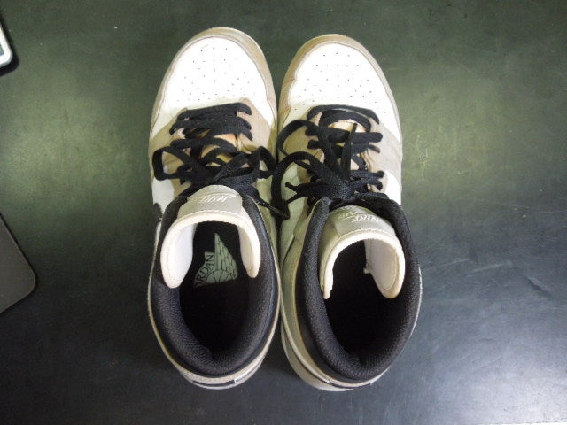 Load image into Gallery viewer, Used Nike Jordan 1 Retro MCS Baseball Cleats Size 10.5
