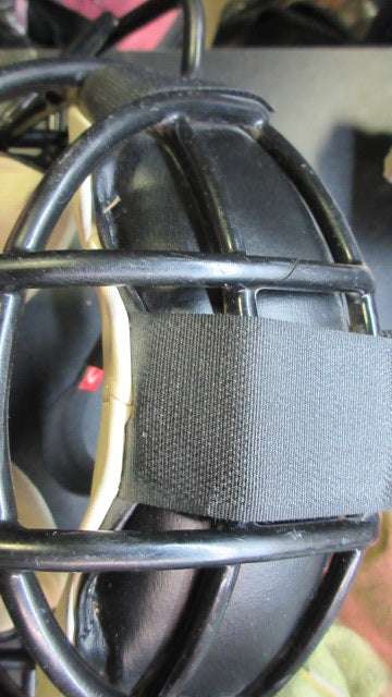 Load image into Gallery viewer, Used Rawlings Umpire LWMX Face Mask - plastic cracking
