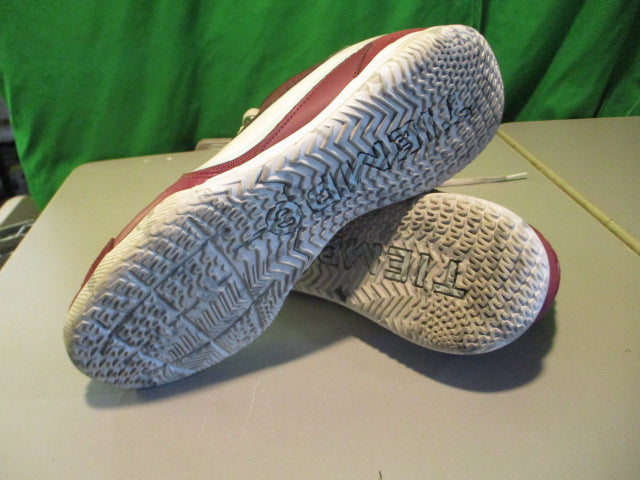Load image into Gallery viewer, Used Nike Tiempo Indoor Soccer Shoes Size 7.5
