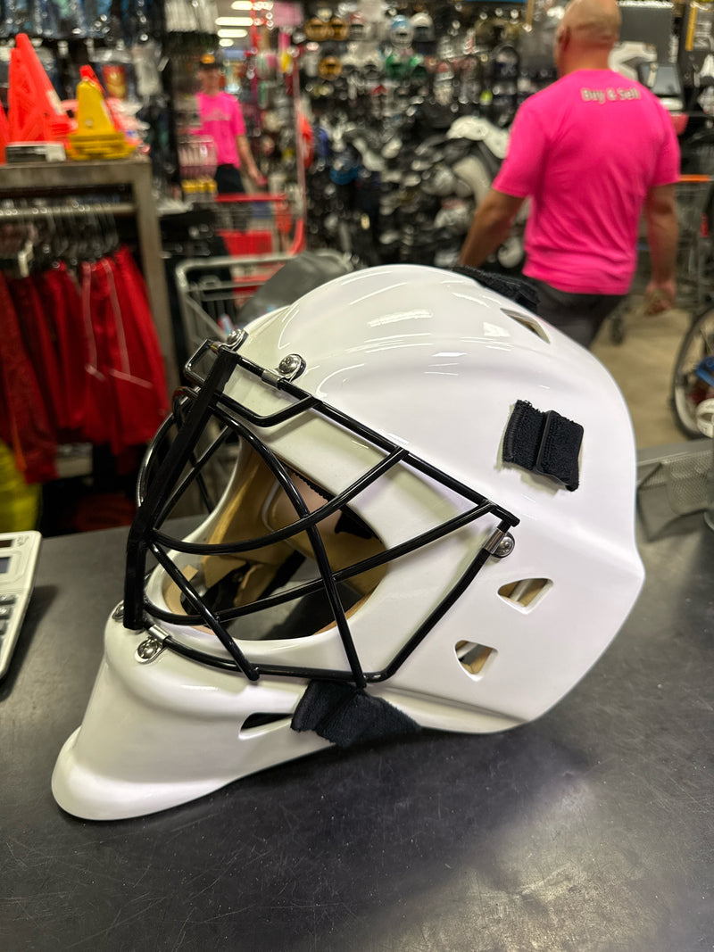 Load image into Gallery viewer, Like New Victory Sports V6 Adult Goalie Mask with HECC Cat Eye Cage Size Med
