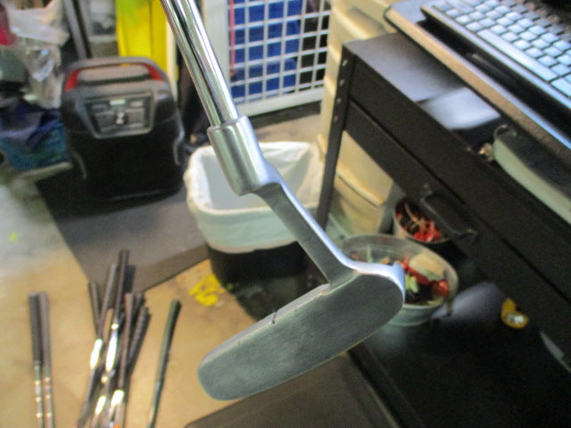 Load image into Gallery viewer, Used Acuity Voltage RH 35&quot; Putter
