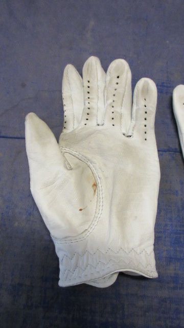 Load image into Gallery viewer, Used Foot-Joy Golf Gloves Ladies Size Small - small wear
