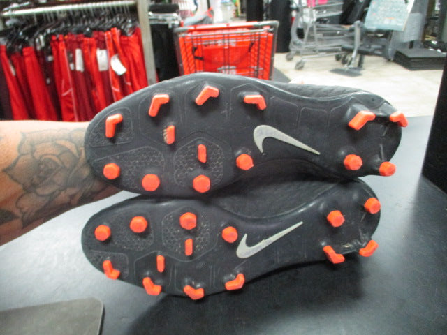 Load image into Gallery viewer, Used Nike HyperVenom Size 6.5 Soccer Cleats
