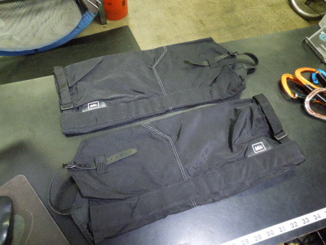 Load image into Gallery viewer, Used REI Mens Coldweather Gaiters Size L - XL
