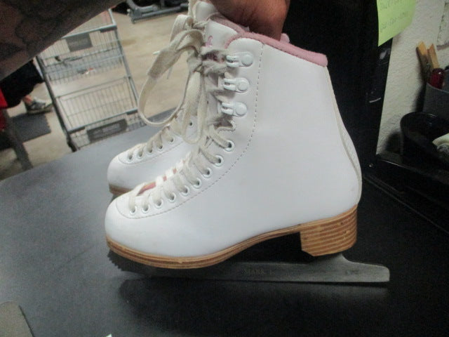 Load image into Gallery viewer, Used Jackson Ultima SoftSkate Mark I 8 2/3 Size 3 White Figure Skates

