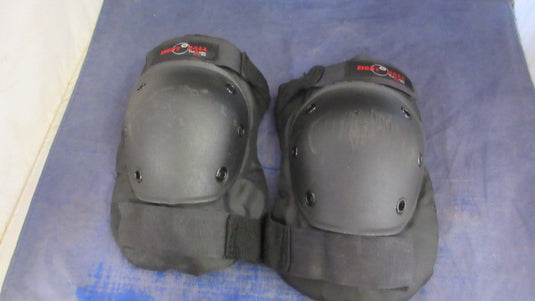 Used Triple Eight Eight Ball Knee Pads - scratches