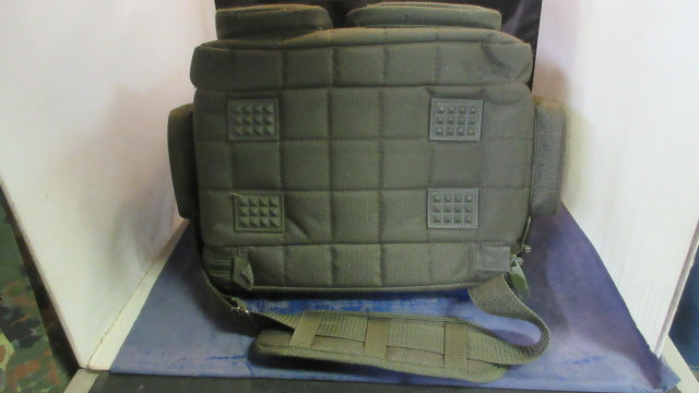 Load image into Gallery viewer, Used Explorer Green Range Bag - handle wear
