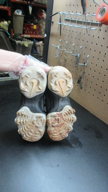 Load image into Gallery viewer, Used Nike Trout Baseball Cleats - Size Youth 1.5
