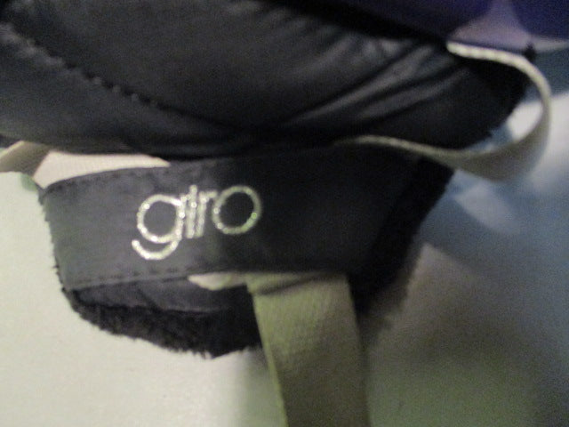 Load image into Gallery viewer, Used Giro Womens Medium Snow Helmet
