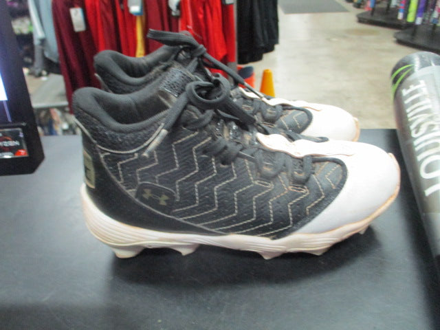 Load image into Gallery viewer, Used Under Armour BH Show Size 2 Cleats
