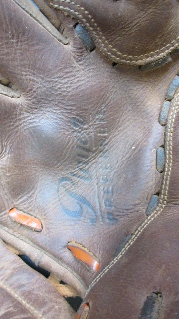 Load image into Gallery viewer, Used Rawlings Player Preferred 11" Glove - RHT
