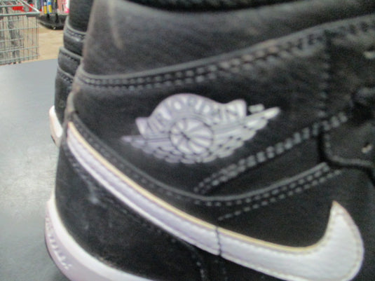 Used Nike Air Jordan Black/White Cleats Size 4.5
