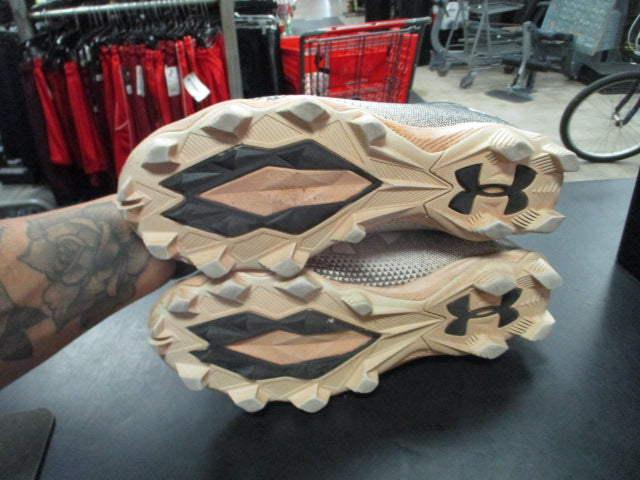 Load image into Gallery viewer, Used Under Armour Spot Light Size 9.5 Cleats
