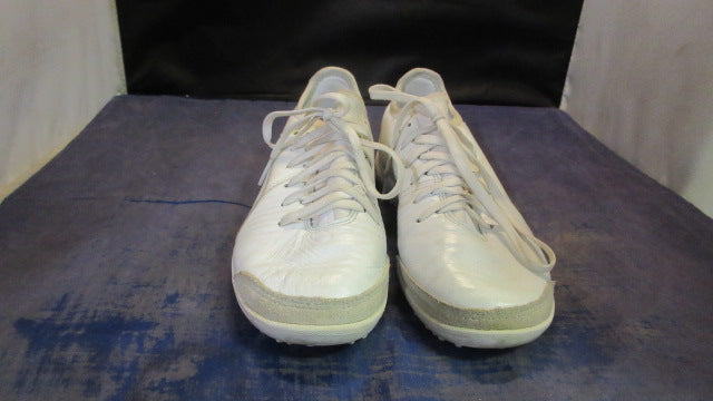 Load image into Gallery viewer, Used Puma King Indoor Soccer Cleats Youth Size 4.5
