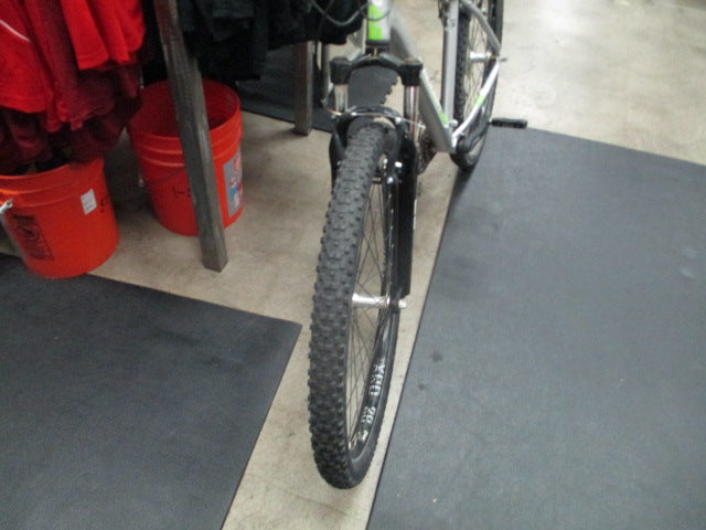 Load image into Gallery viewer, Raleigh Eva 2 21 Speed 27.5&quot; Mountain Bike
