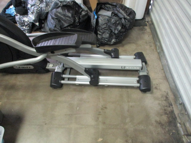 Load image into Gallery viewer, Used Spirit C Series CE 800 ELLIPTICAL Self Generated
