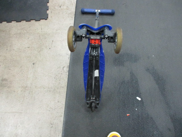 Load image into Gallery viewer, Used Micro Maxi Kick Scooter
