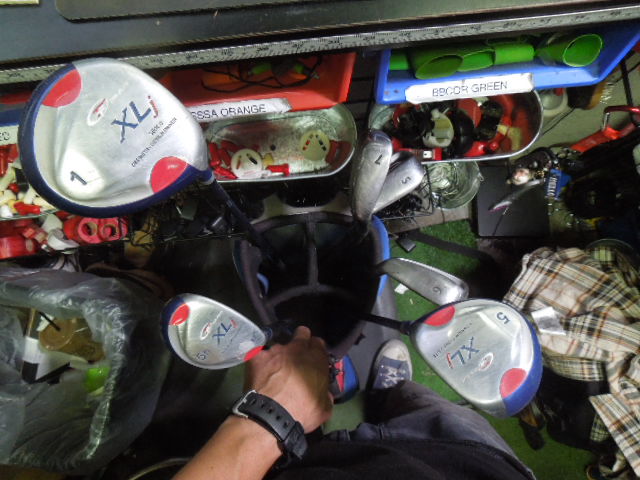 Load image into Gallery viewer, Used Top Flite XL jr 6pc Right Hand Golf Club Set with Bag
