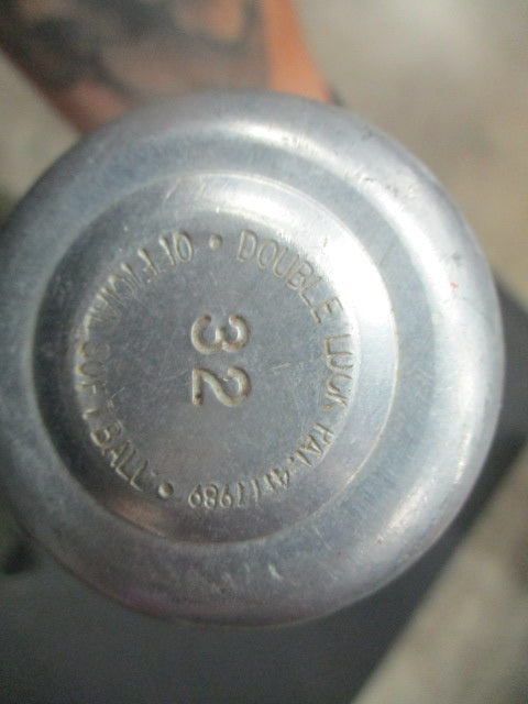 Load image into Gallery viewer, Used Easton 32" Baseball Bat
