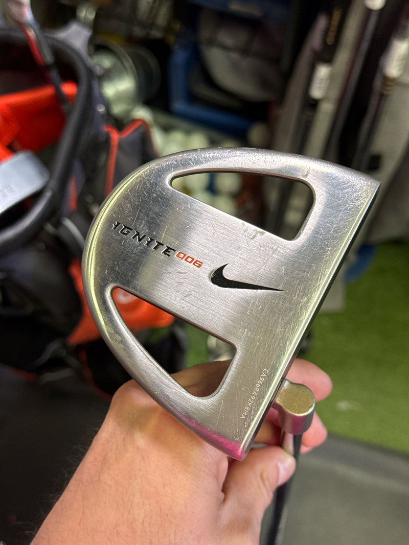 Load image into Gallery viewer, Used Nike Ignite 006 Right Hand Mallet Putter 33"
