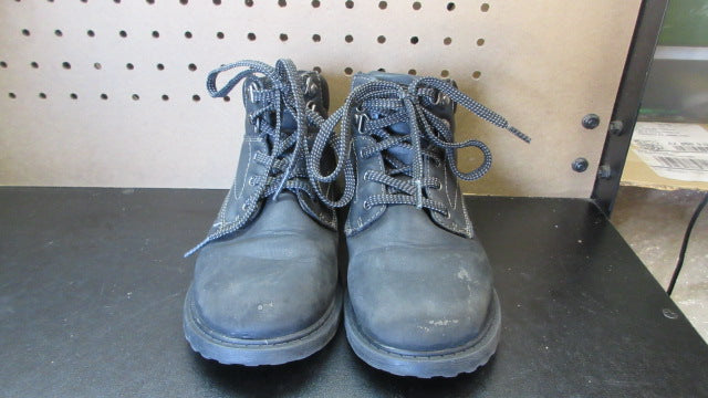 Load image into Gallery viewer, Used Crown Vintage Winter Boots - Size Youth 1
