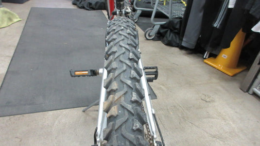 Used Trek 800 Sport 13" Frame 26" Wheel 21 Speed Mountain Bike