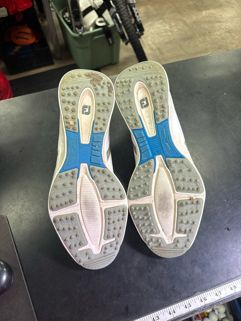 Load image into Gallery viewer, Used Footjoy Stratolite Golf Shoes with BOA Tie Down Size 9.5

