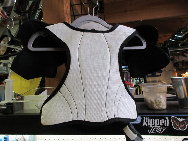 Load image into Gallery viewer, Used CCM LTP Hockey Shoulder Pads - Youth Medium
